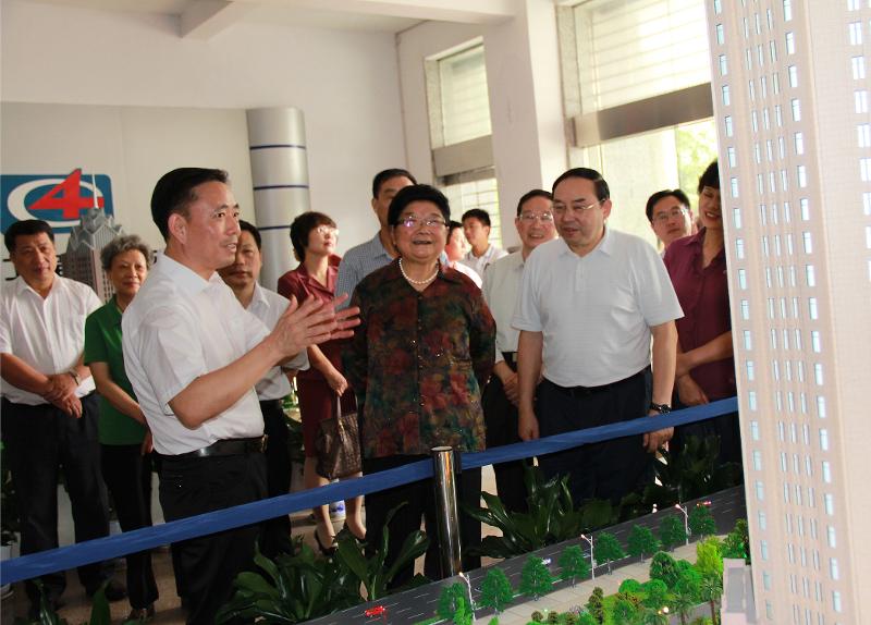 2012年9月，中國關心下一代工作委員會主任顧秀蓮來公司調研