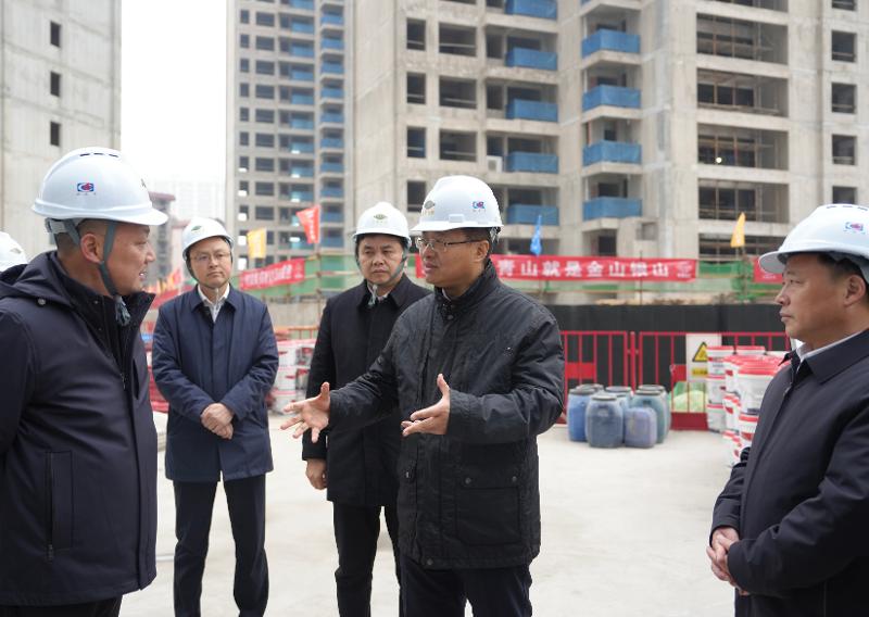 2024年12月26日，湖南省委常委、岳陽市委書記謝衛(wèi)江到四化建南區(qū)改造項(xiàng)目九禧府樓盤調(diào)研