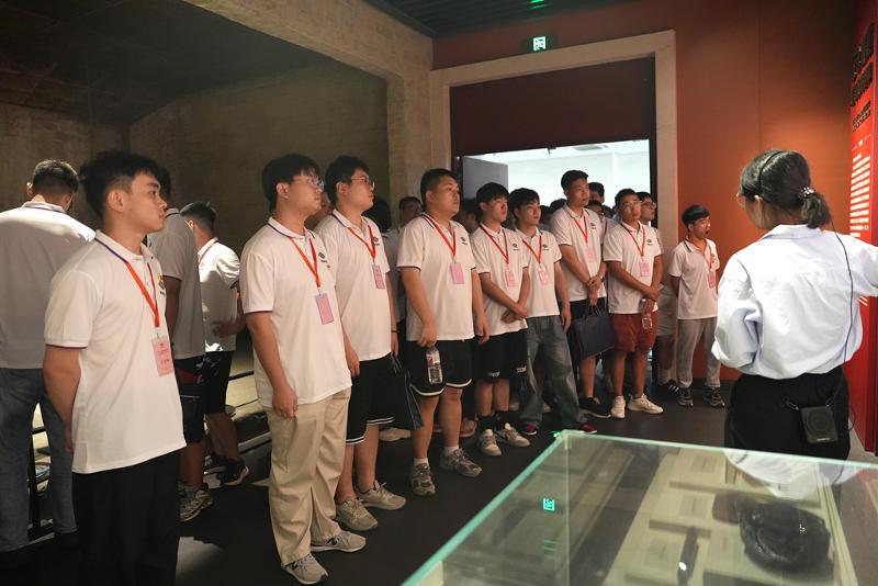 2024年7月25日，公司組織新入職員工到楊開慧紀(jì)念館接受愛國(guó)主義教育