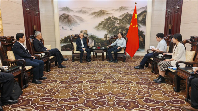 莫鼎革與中國駐越南大使何煒舉行會談并在越開展系列商務活動