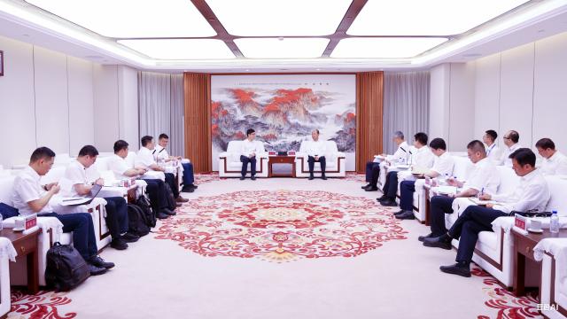 莫鼎革會(huì)見杭氧集團(tuán)黨委書記、董事長(zhǎng)鄭偉