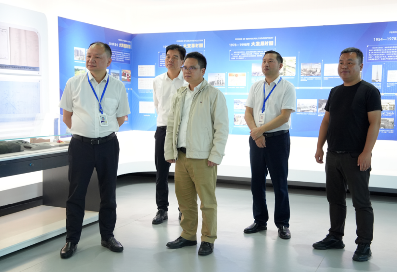 周鴻會(huì)見(jiàn)上海樸烯晶新能源材料有限公司董事長(zhǎng)張文龍